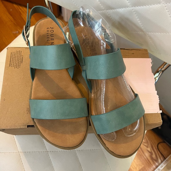 Sandals - Picture 1 of 5